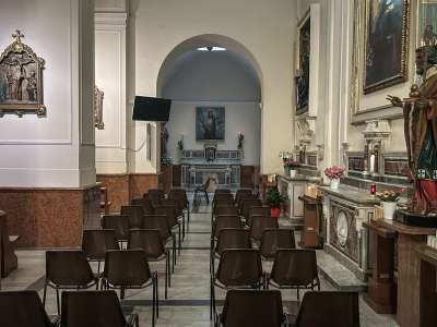 ...e di un deposito di carbone a destra